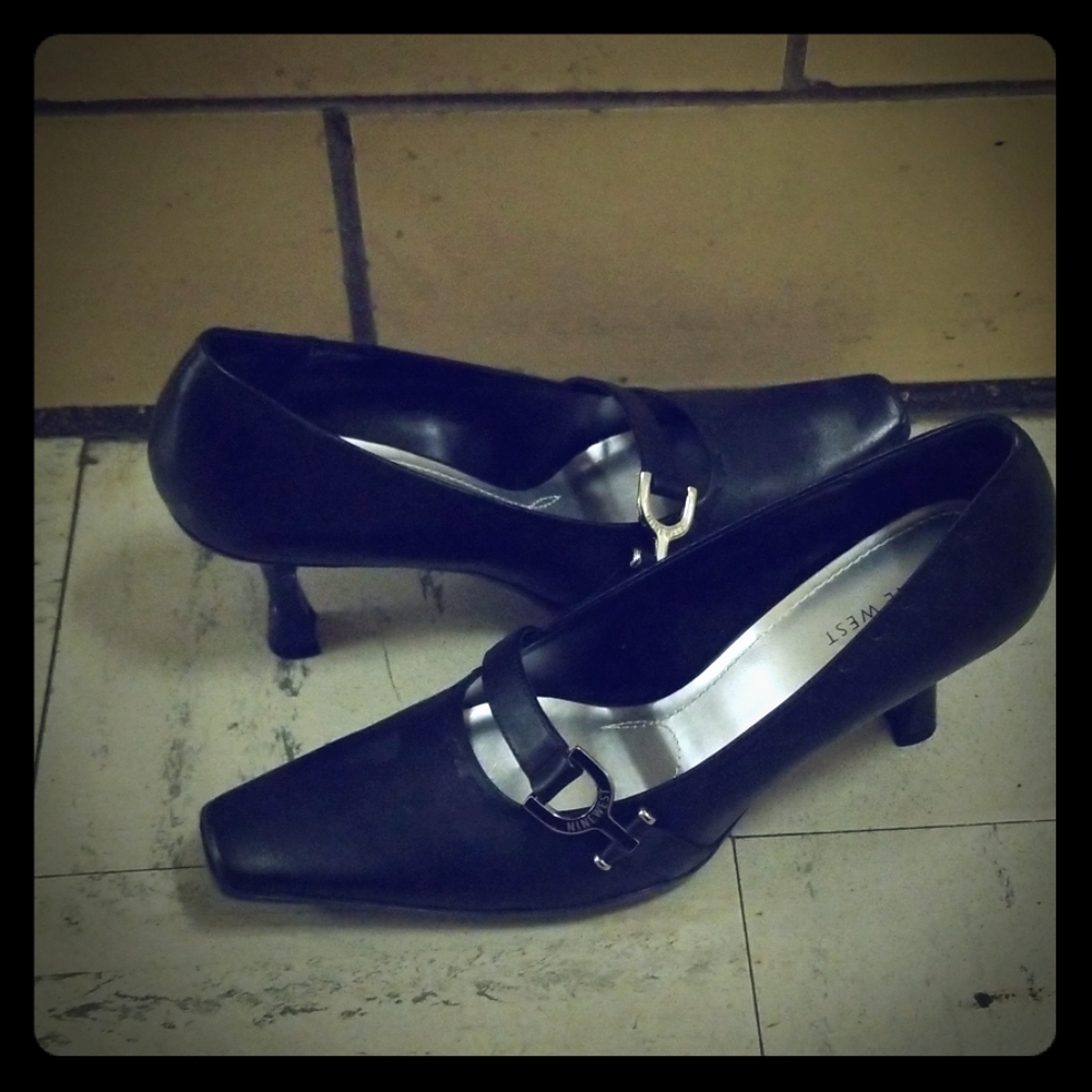 Black Nine West size 9- work/church shoe